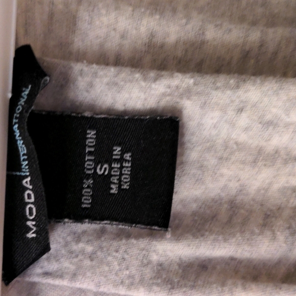 ❤️ Moda International Gray Tee Small - Picture 4 of 7